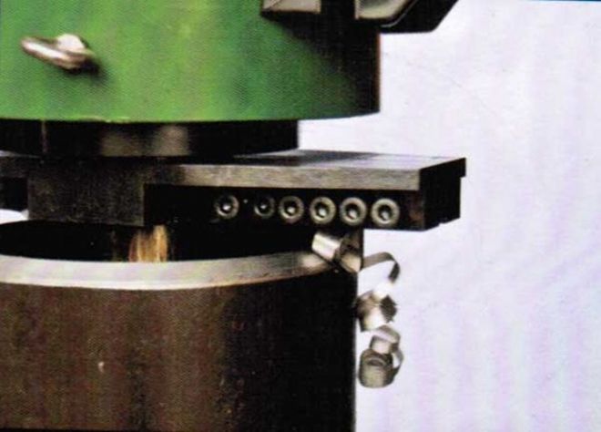 點擊查看詳細信息<br>標題：管子坡口機工作照 閱讀次數(shù)：10833