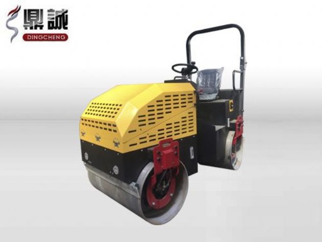 點擊查看詳細信息<br>標題：2.5噸全液壓座駕式振動壓路機 閱讀次數：15075