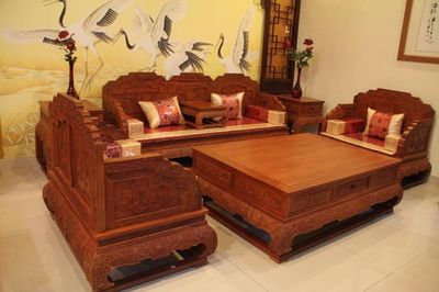 荷花寶座沙發(fā)產(chǎn)品圖片相冊(cè) —— 榮登紅木藝術(shù)殿堂，品味歲月的沉靜與瑰麗 —— 由樂(lè)意紅木家具批發(fā)中心呈現(xiàn)